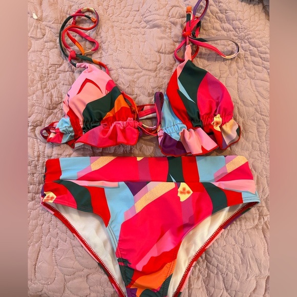 Lot of Bikinis and Bottoms - Picture 2 of 12